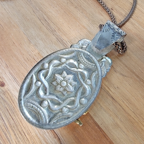 Safari Animal Metal Pendant Necklace - Picture 9 of 17